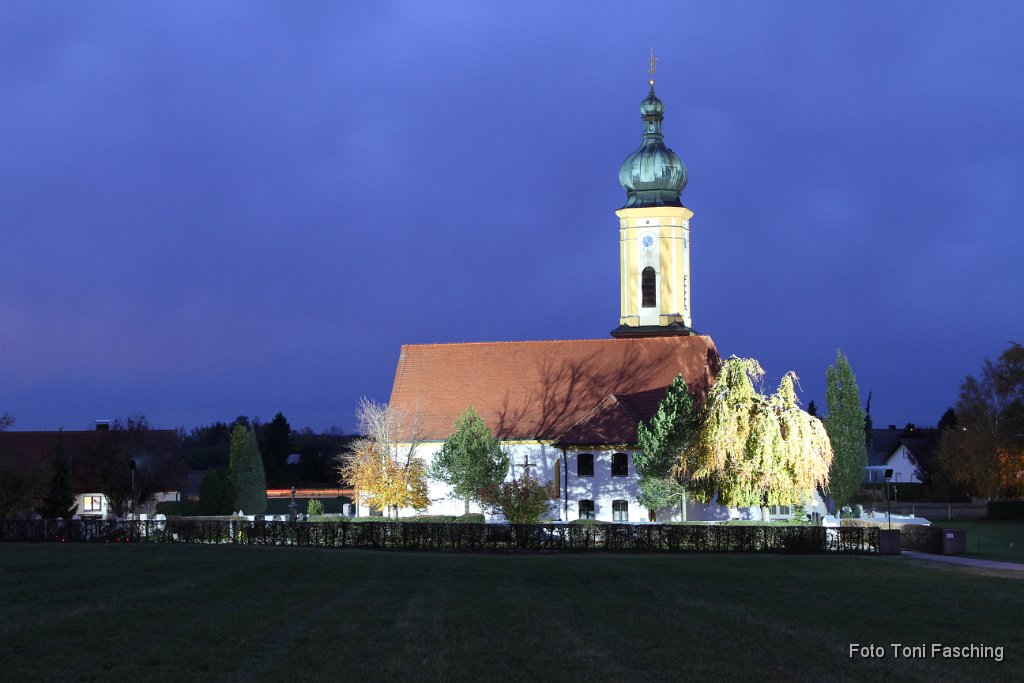 2012-11-02_01_Kirche Adelshofen_TF.JPG